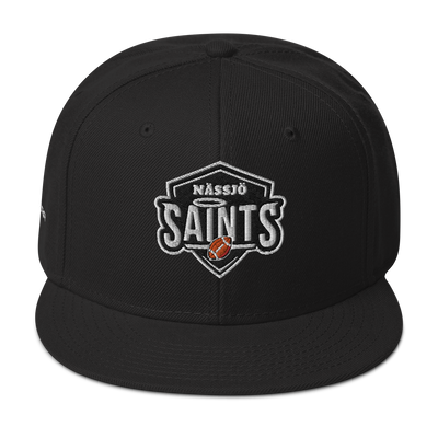 Black snapback-keps with structured high-profile 6-panel design and flat brim featuring Nässjö Saints logo embroidered on front.